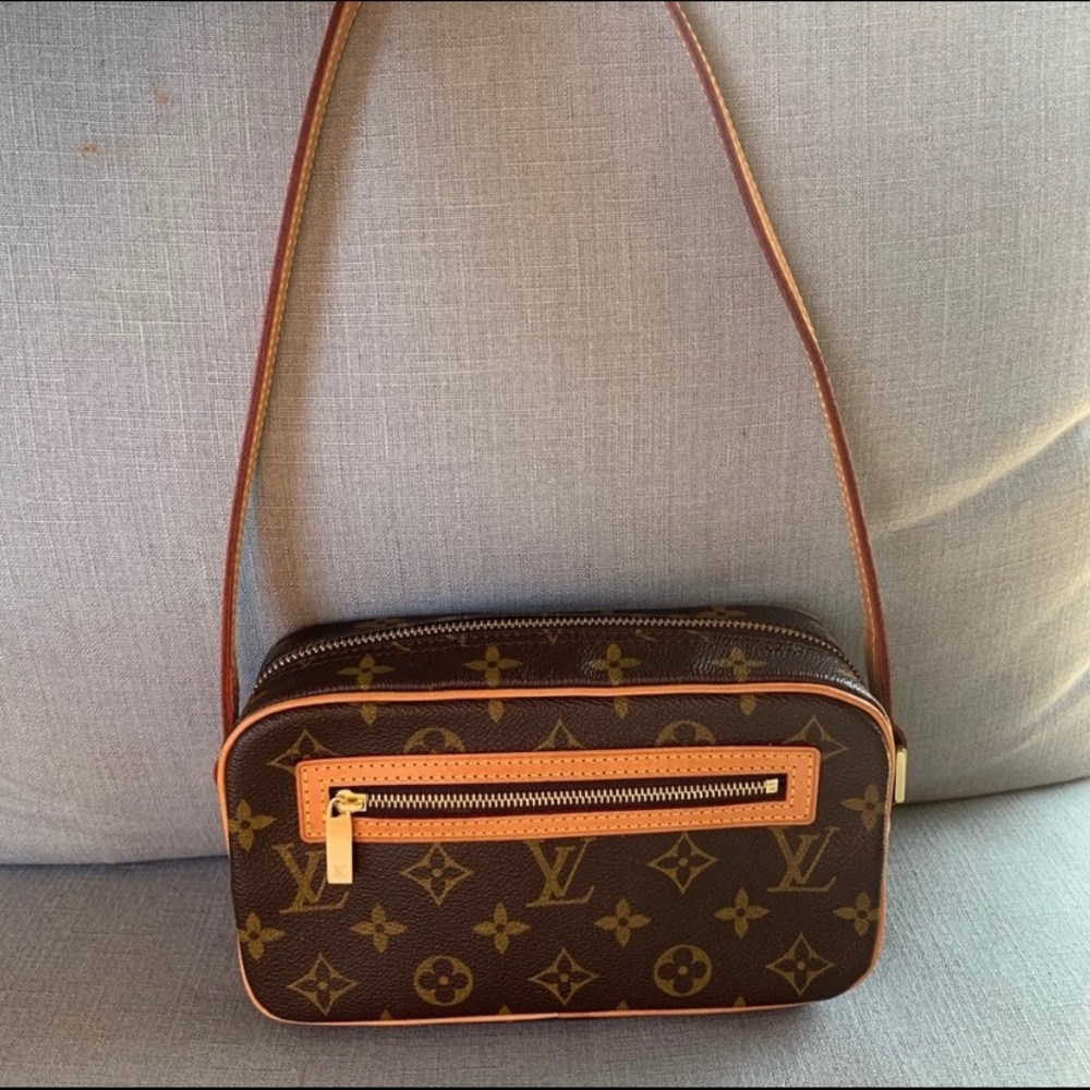 100% Authentic Louis Vuitton Pouchette